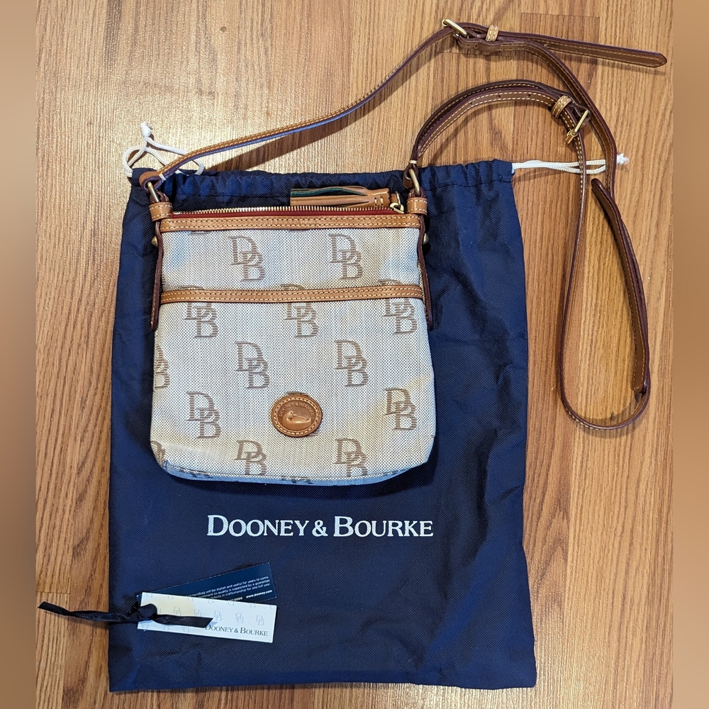[Dooney & Bourke] NWT Cross Body Purse